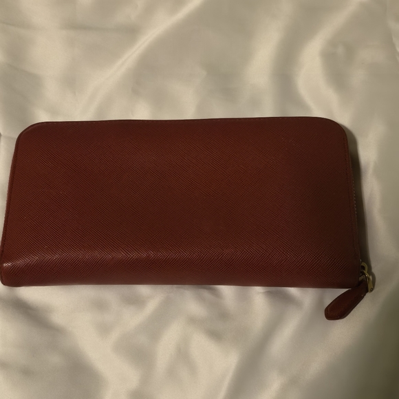 EUC Prada Saffiano Leather zippy wallet with COA card - Picture 3 of 9